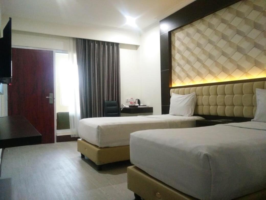 Sindoro Hotel Cilacap By Conary Экстерьер фото