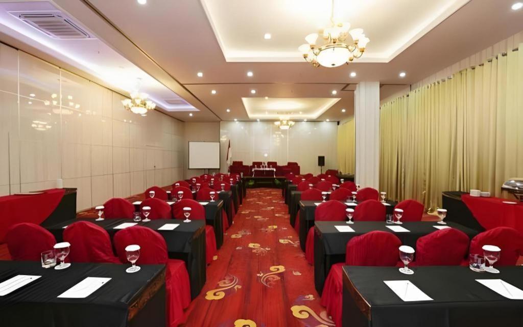 Sindoro Hotel Cilacap By Conary Экстерьер фото